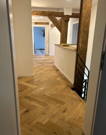  Eiken Visgraatvloer &ndash; Antiek Afgewerkt, Voorgeolied &amp; Klaar voor Installatie