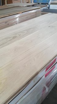 Oak floor, multilayer floortiles 260 mm wide