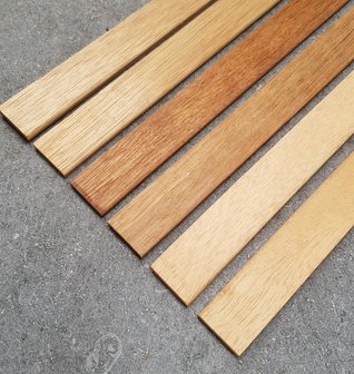 Massief houten liggende plinten in diverse houtsoorten.