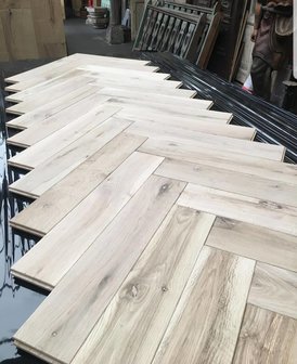 Oak wall paneling, ceiling, Herringbone