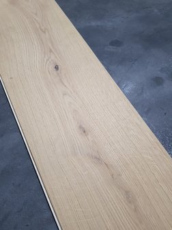 45 m2 Oak Multitop 22 cm wide, ready sanded.