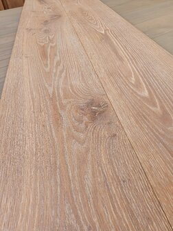 33 m2 Oak Floor Multitop 22 cm brushed smoked white oiled