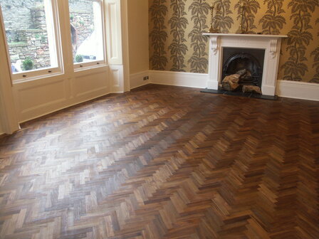 Solid Teakholz herringbone floor