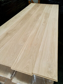 Solid Oak floor 200mm wide 20 mm thick