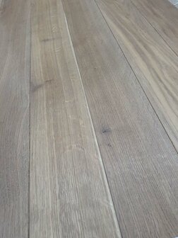 48,12 m2 Oak Floor solid 12 cm smoked and white oiled