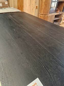 AANBIEDING DEZE WEEK! Eiken vloer geborsteld zwart gelakt!