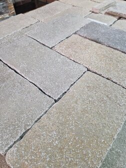 Dalles Paves Raw Chateau!