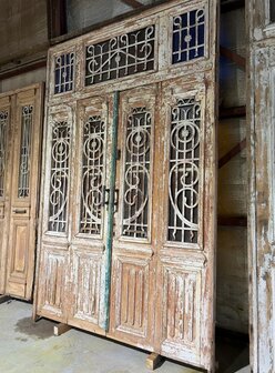 Unieke antieke 4-panelen entree deur &ndash; smeedijzeren details &amp; patina