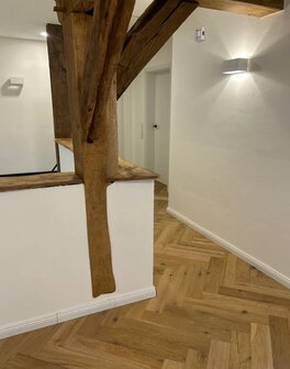  Eiken Visgraatvloer &ndash; Antiek Afgewerkt, Voorgeolied &amp; Klaar voor Installatie