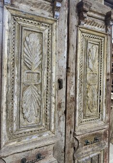 Prachtige Antieke Houten Deur met Authentiek Handsnijwerk 140x257