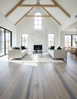 Antieke Pine vloer, massief Kant &amp; klaar