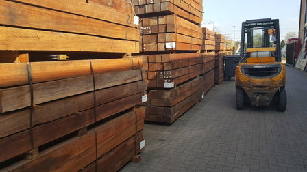 Hardhouten palen 155x155mm 2.75m lang