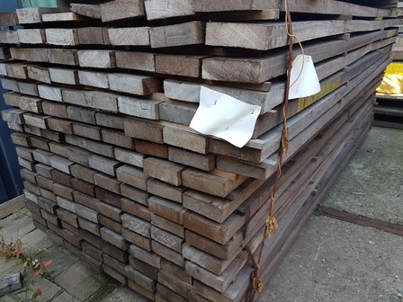 136 stuks Hardhouten balken 40x130 mm x 245 cm