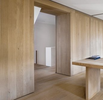 Oak wall paneling, ceiling