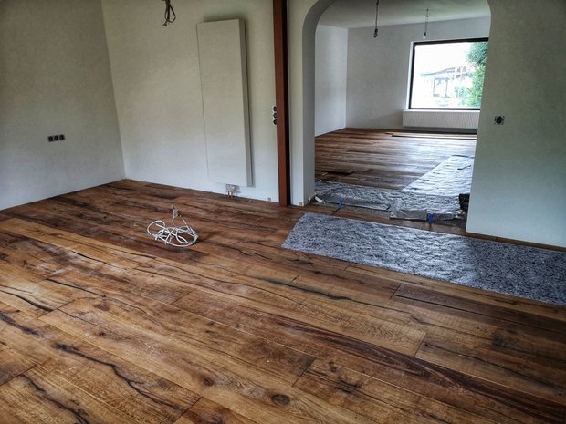 147 m2 Oak floor XXL Multi-Floor brushed, old and oiled 270mm wide