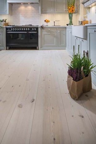 Pine floor 200mm wide