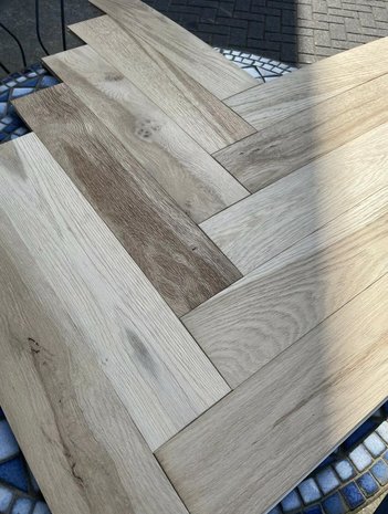 120m2 Herringbone Oak flooring XXL