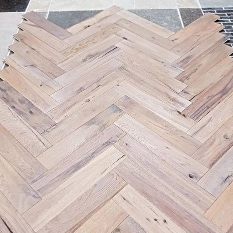 Chateau Oak Herringbone Floor, ready oiled!