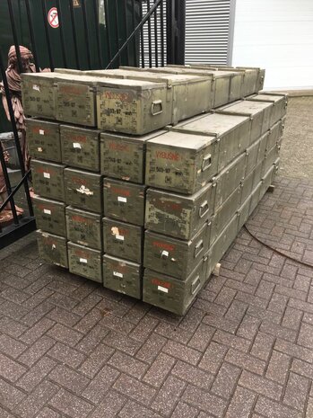 20 stuck Ammunition boxes 300cm long