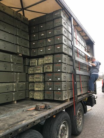 20 stuck Ammunition boxes 300cm long