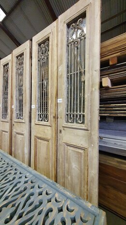 Einzigartige antike Doppeltür Flügeltür mit Schmiedearbeiten 111x270 cm