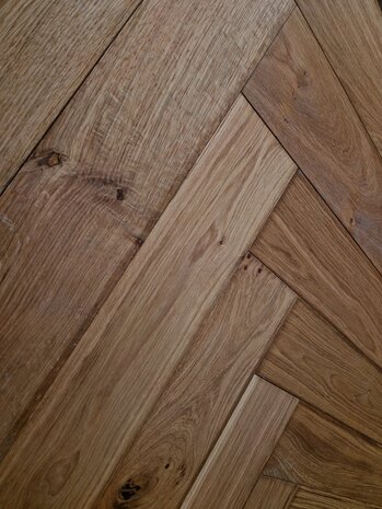 Eiken wandbekleding, visgraat geolied