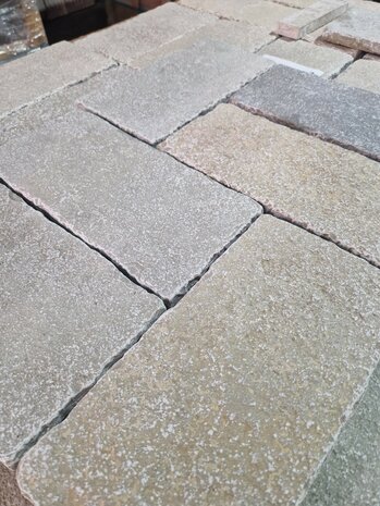 Dalles Paves Raw Chateau!