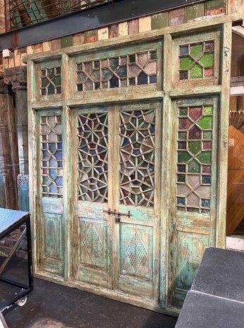 Unieke antieke houten deur met glas-in-lood &ndash; historische entree