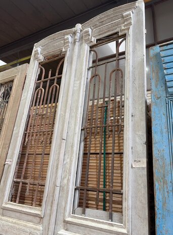 Originele antieke houten deur &ndash; Historische erfgoed entree, 126 &times; 296 cm