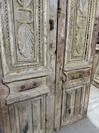 Prachtige Antieke Houten Deur met Authentiek Handsnijwerk 140x257