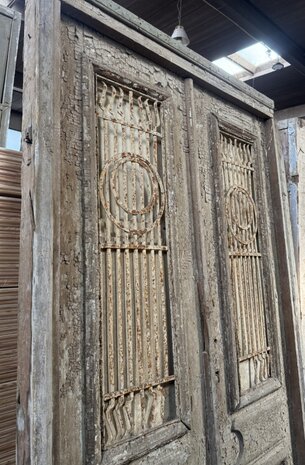 Beautiful Antique Solid Wood Door 147x264 cm &ndash; Authentic & Timeless