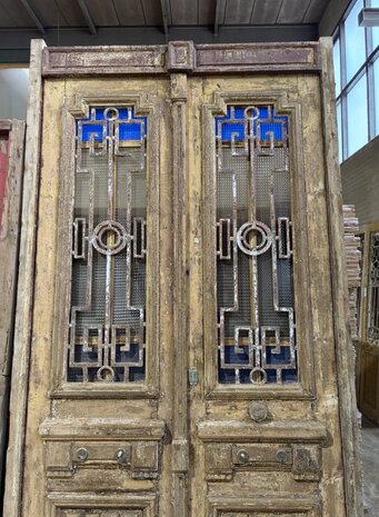 Antieke Deur met Gietijzeren Details &ndash; Originele Historische Houten Entree, 146&times;286 cm